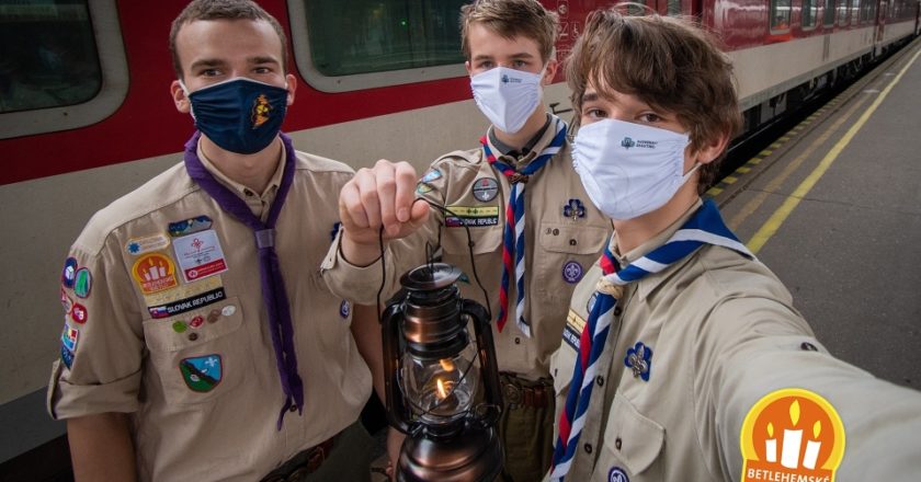 Betlehemské svetlo symbolicky spojilo západ a východ Slovenska a šíri sa ďalej do našich domácností